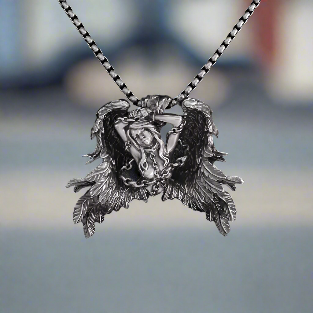 CHAINED PENDANT